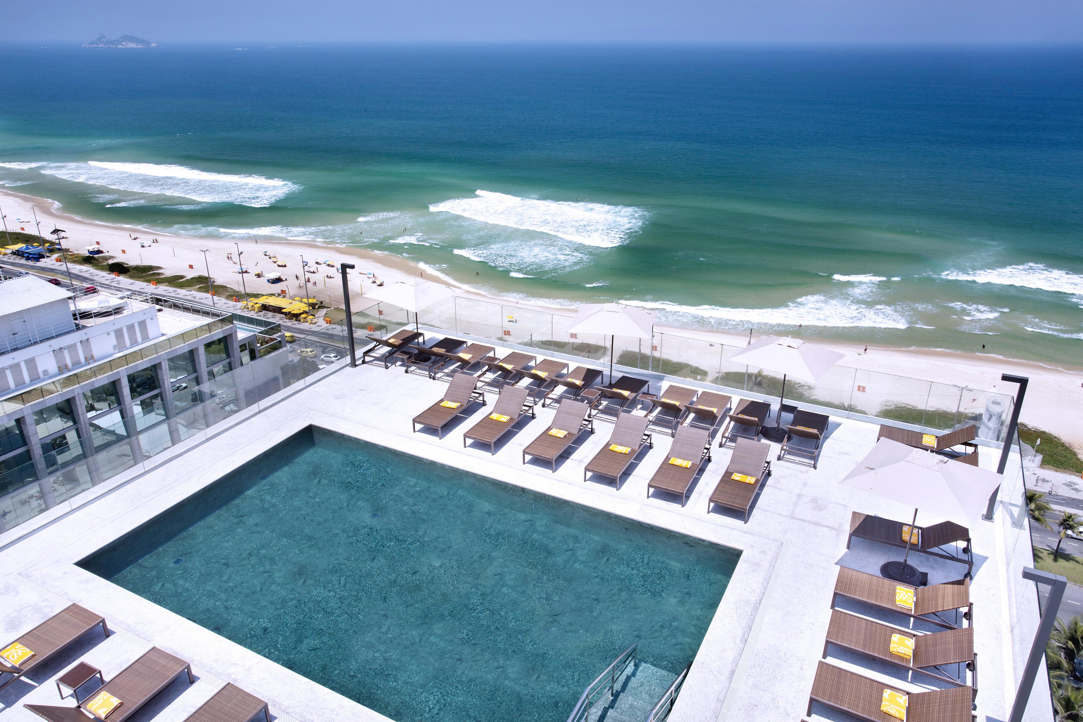 Windsor Marapendi Hotel Рио де Жанейро Екстериор снимка The rooftop pool at the Hilton Tel Aviv