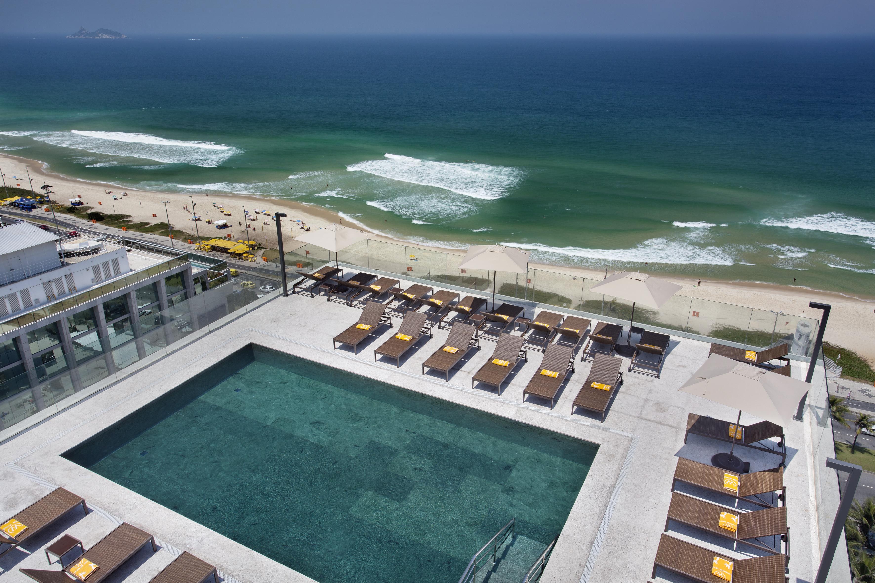 Windsor Marapendi Hotel Рио де Жанейро Екстериор снимка The rooftop pool at the Hilton Tel Aviv