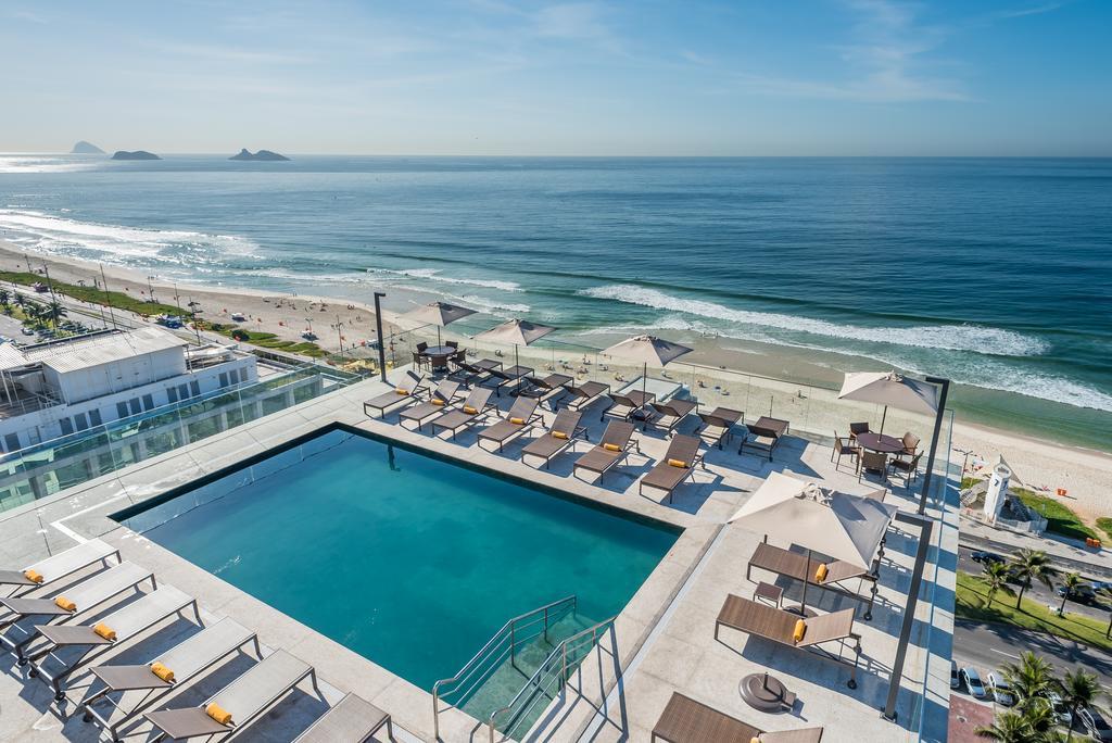 Windsor Marapendi Hotel Рио де Жанейро Екстериор снимка The rooftop pool at the hotel
